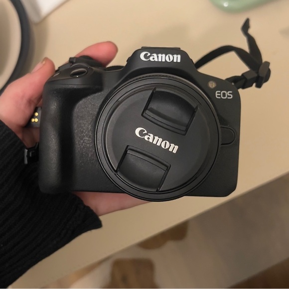 Canon EOS R50 Digital Camera - Picture 1 of 9